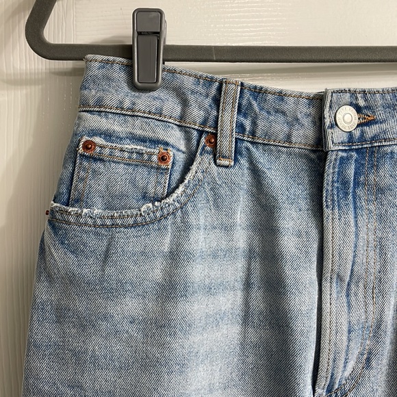 Light wash denim skirt - Picture 3 of 5